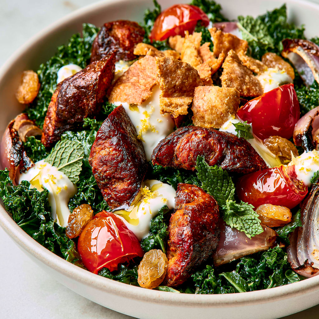 Salade-repas aux merguez et au kale à l'Air Fryer : un dîner complet prêt en quelques minutes.