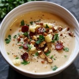 Velouté de chou fleur au chorizo et noisettes