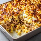 Gratin de macaronis au porc braisé et parmigiano.