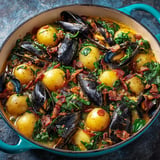 Casserole de moules et de pommes de terre, une recette savoureuse et délicieuse.