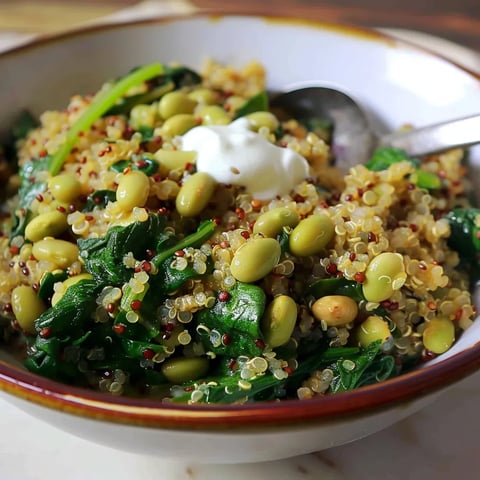 DHAL DE QUINOA, ÉPINARDS ET FÈVES