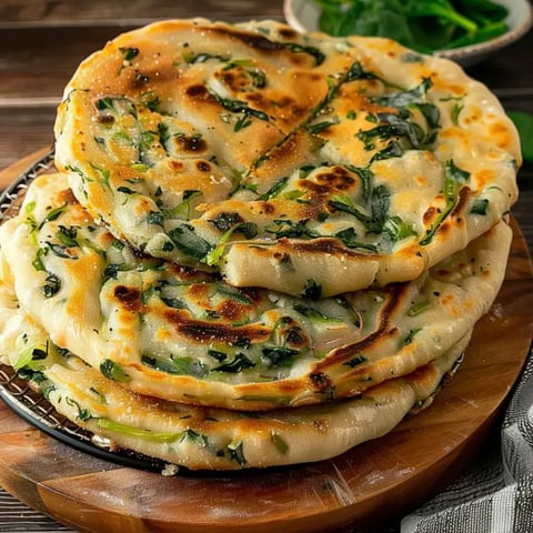 Pains Plats aux Oignons Verts et aux Épinards Poêlés
