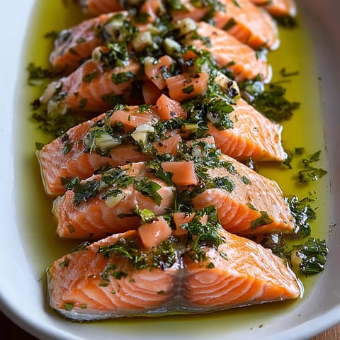 Saumon Poché au Four à l'Huile d'Olive avec Vinaigrette aux Herbes