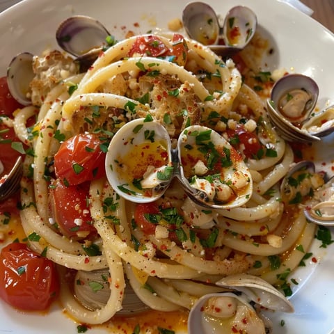 Bucatini aux tomates et mactres