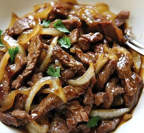 Bœuf sauté aux oignons
