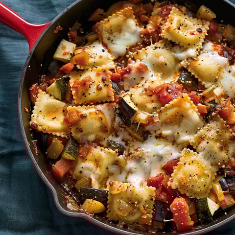 Raviolis gratinés à la ratatouille, une recette savoureuse et délicieuse.